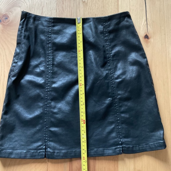 AG “The Adeline” Black Leather Mini Skirt, Size 24 - Picture 6 of 7